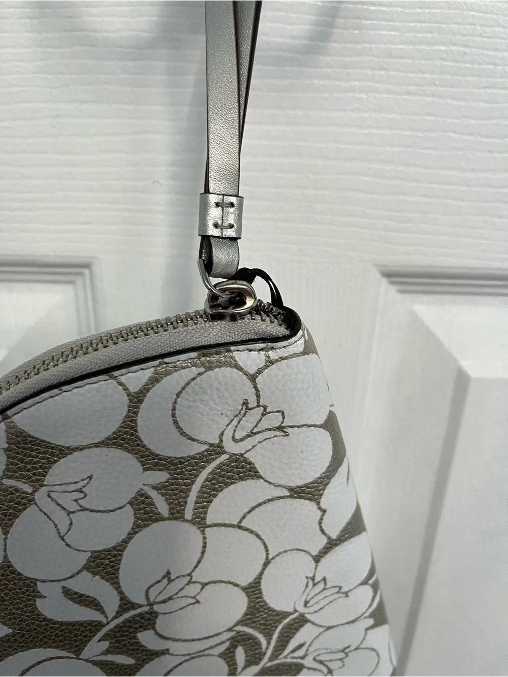 Kate Spade Larchmont Avenue Breezy Floral Half Moon Large Wristlet silver New